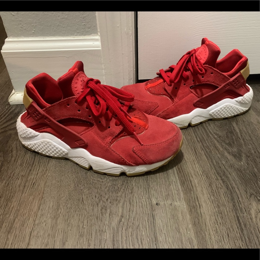 Nike Air Huarache Women’s 7.5 Red